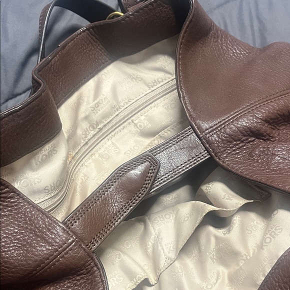 Michael Kors Brown Leather Shoulder Bag with Gold Hardware - Picture 3 of 4